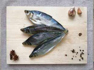 Фисташки: Пелядь вяленая