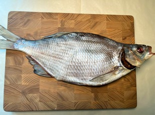 Фисташки: Лещ цимлянский вяленый (700-800 гр)