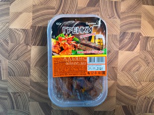 Кальмар паутинка (ПУТИНА): Сурские гренки Крылышки баффало (100 гр)